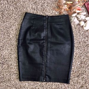 h&m black skirt with front zipper